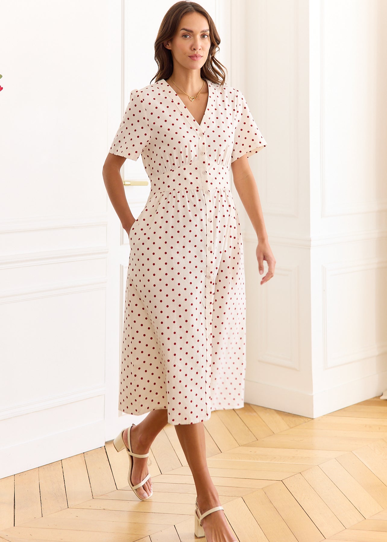 robe-longue-pois-cr-me-rouge-col-v-taille-lastique-dido-motus