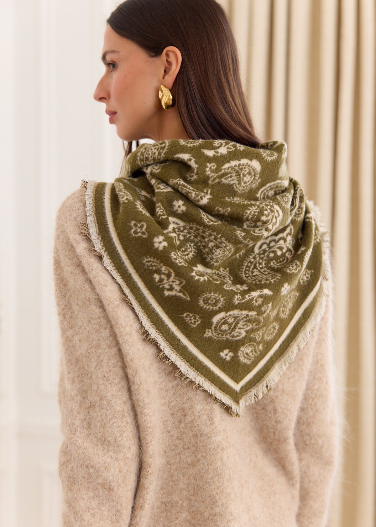 Livia Scarf