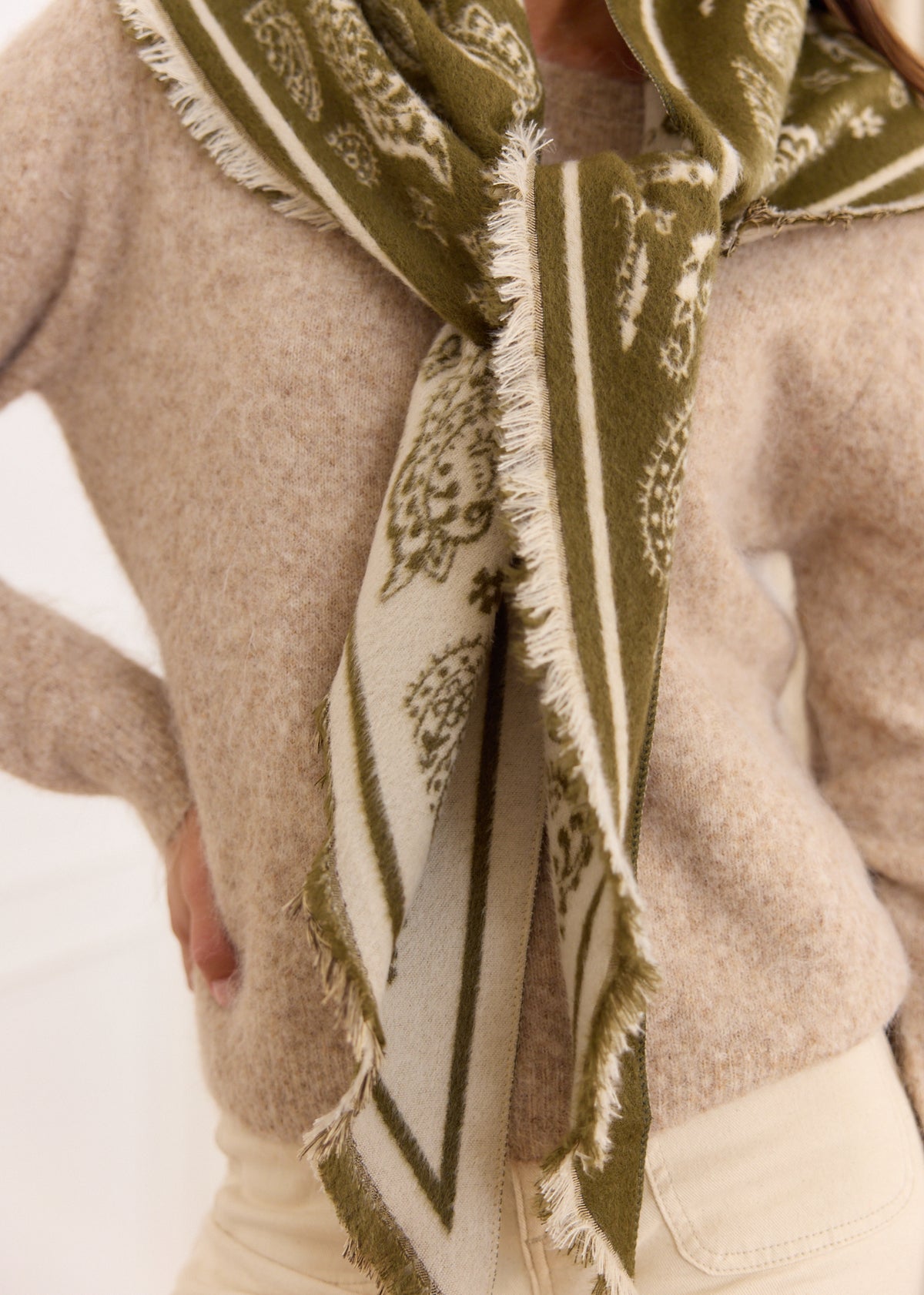 Livia Scarf