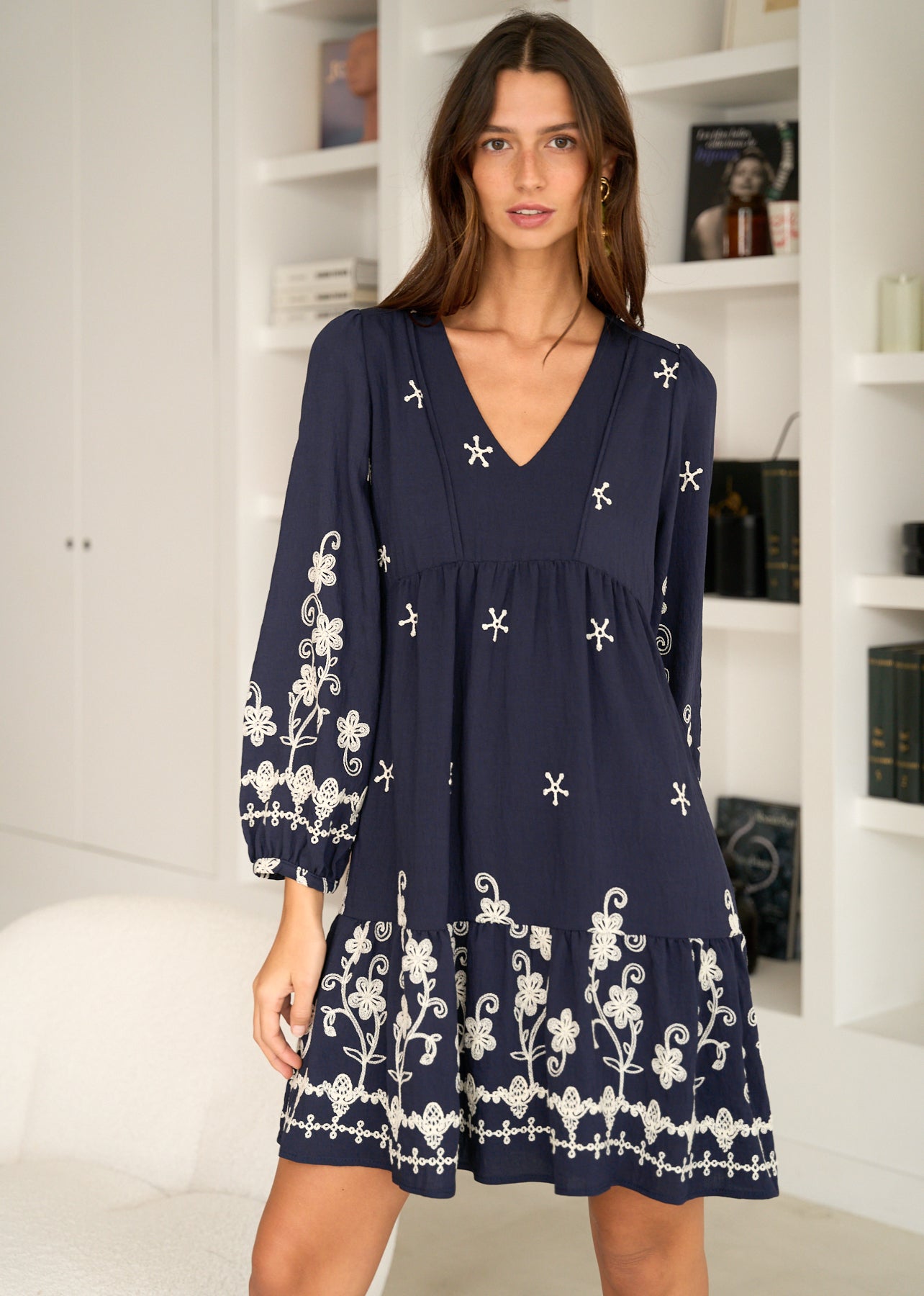 Robe courte manches longues marine brode blanc Charlotte Motus Boutique