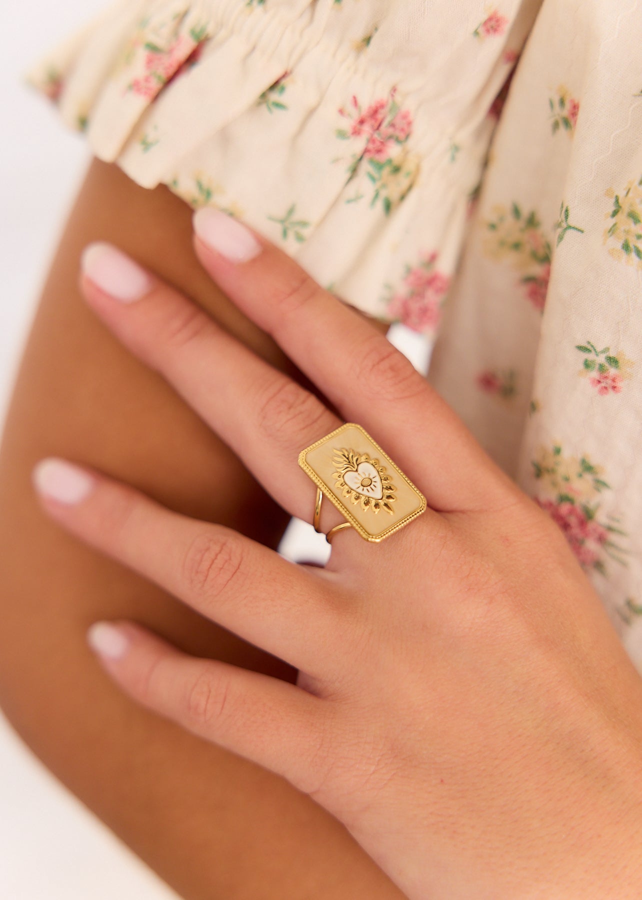 Ezia Ring
