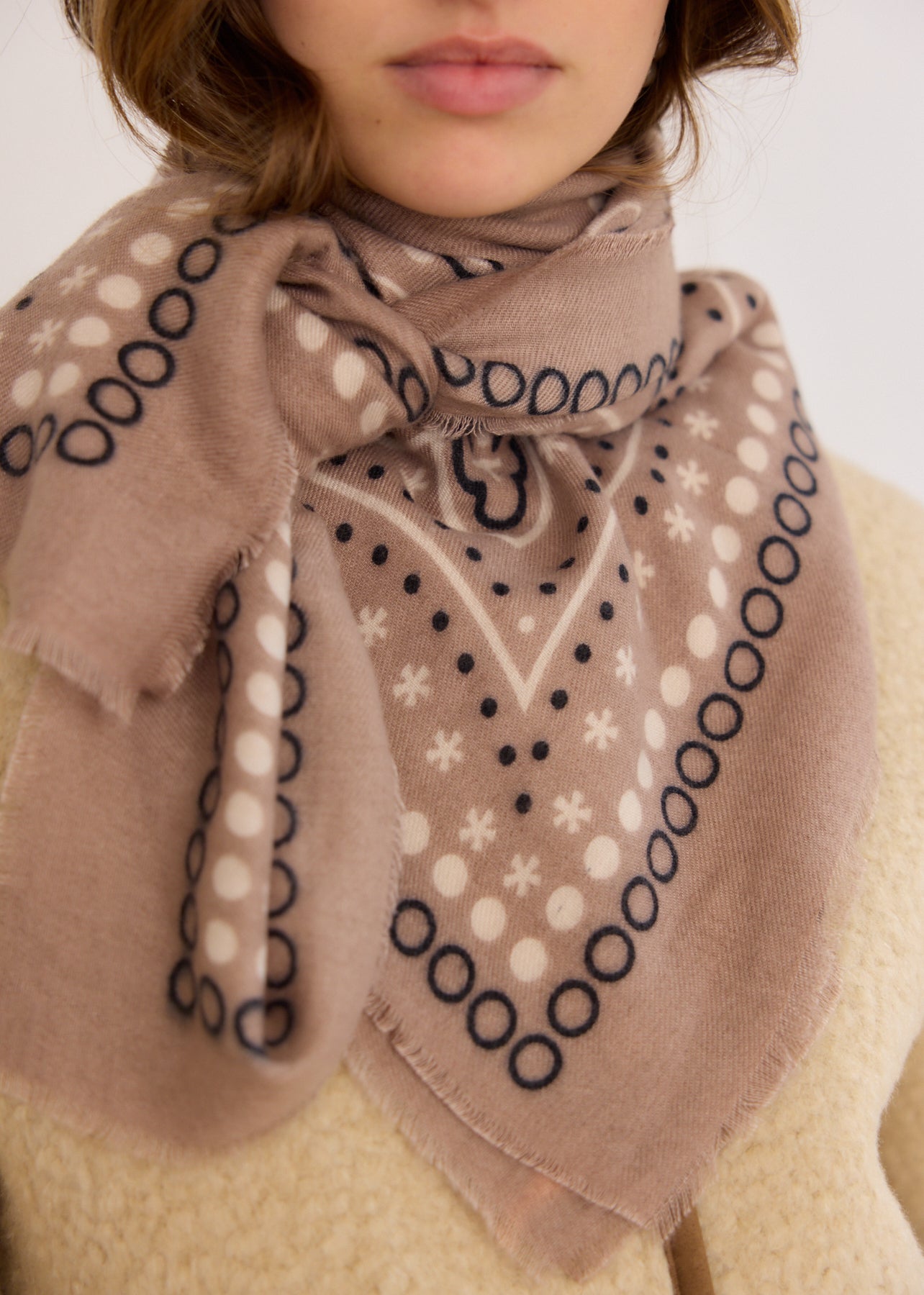 Kleo scarf