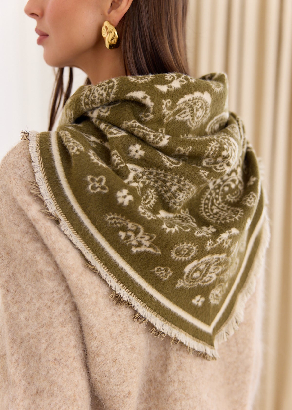 Livia Scarf