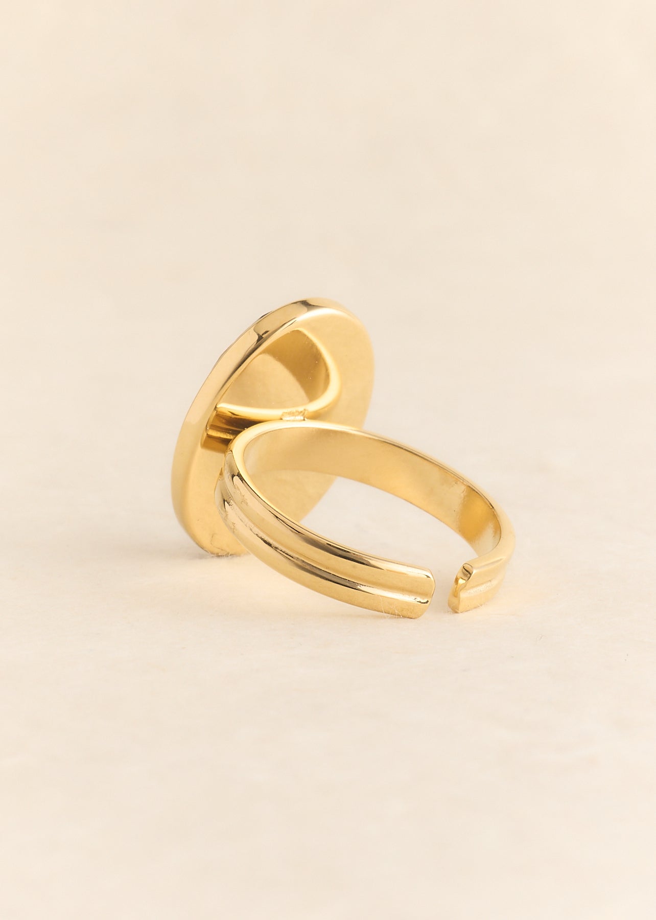 title
Thea Ring