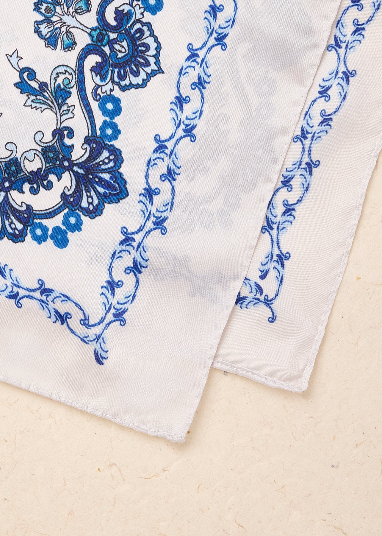 Loeiza scarf