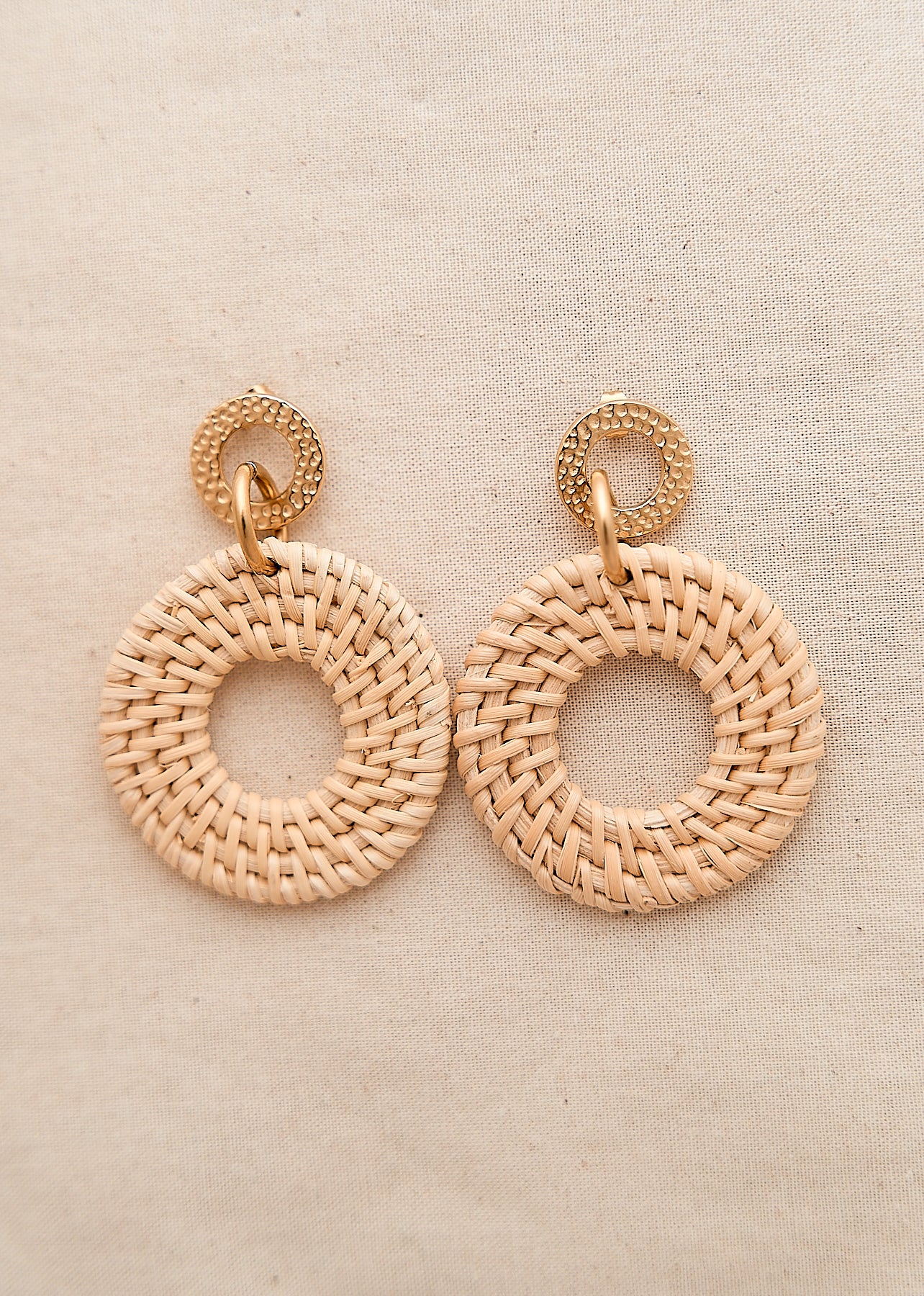 Motus_Boutique_Printemps_Boucles_Oreilles_Gala_Beige_1