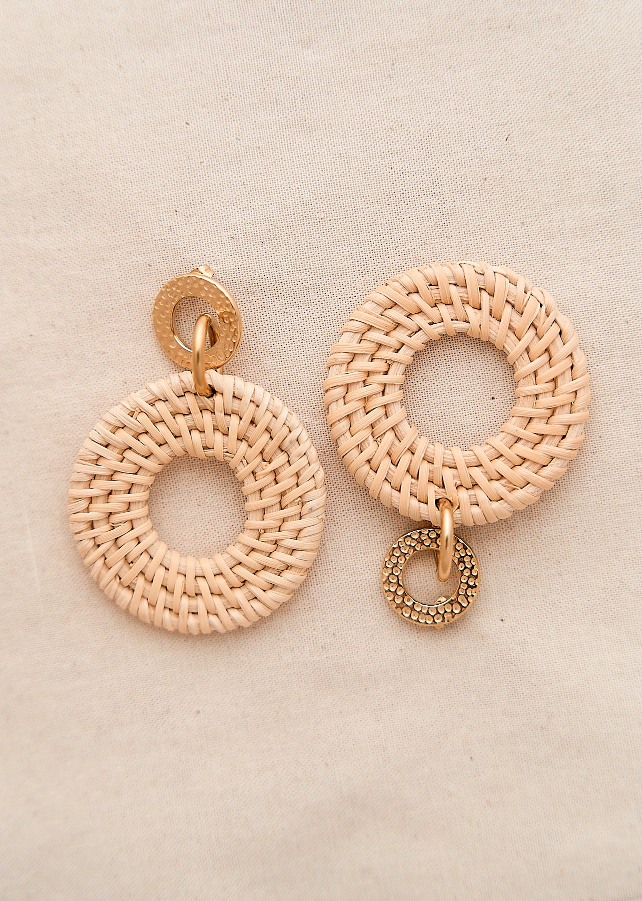 Motus_Boutique_Printemps_Boucles_Oreilles_Gala_Beige_2