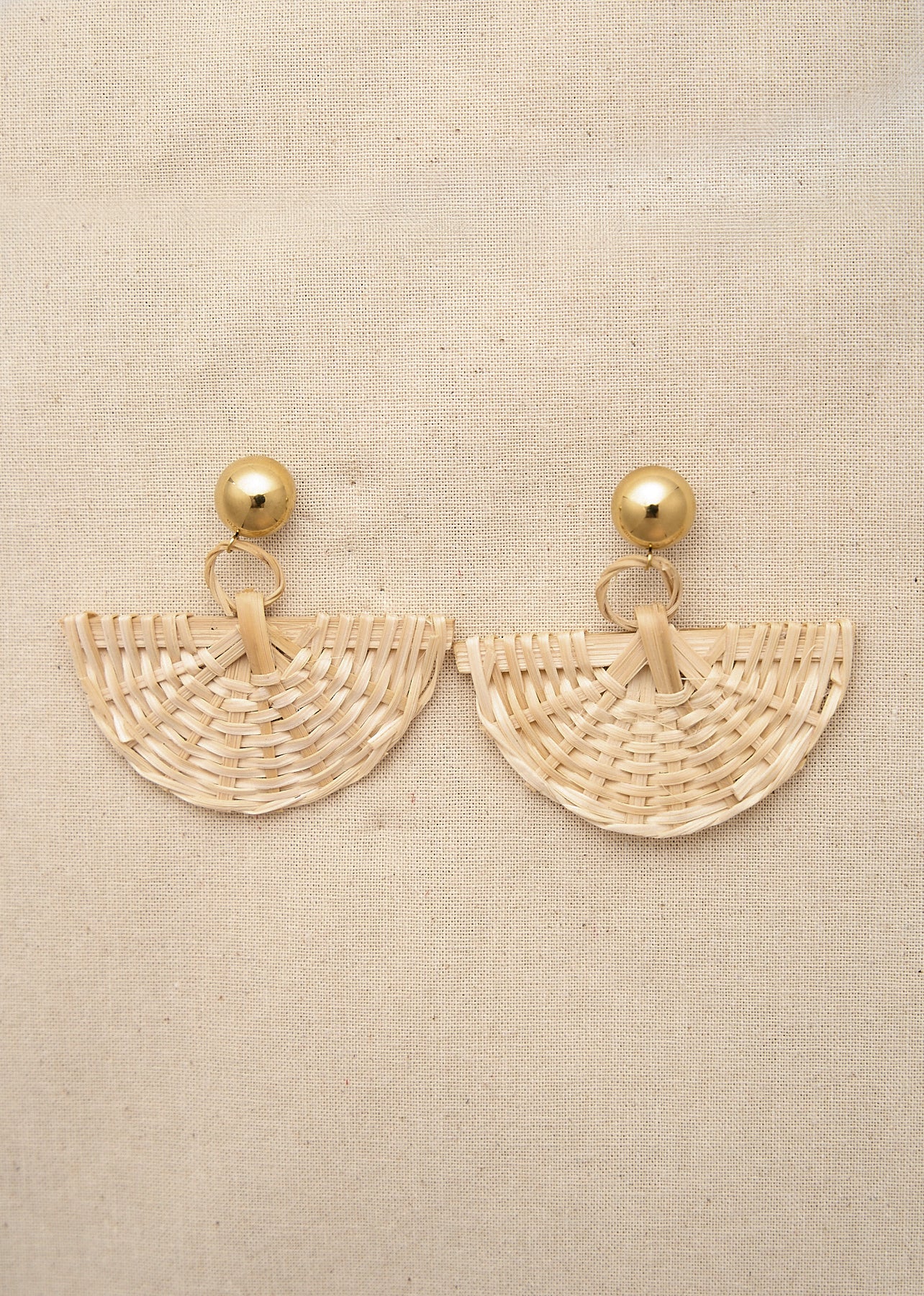 Motus_Boutique_Printemps_Boucles_Oreilles_Lise_Beige_3