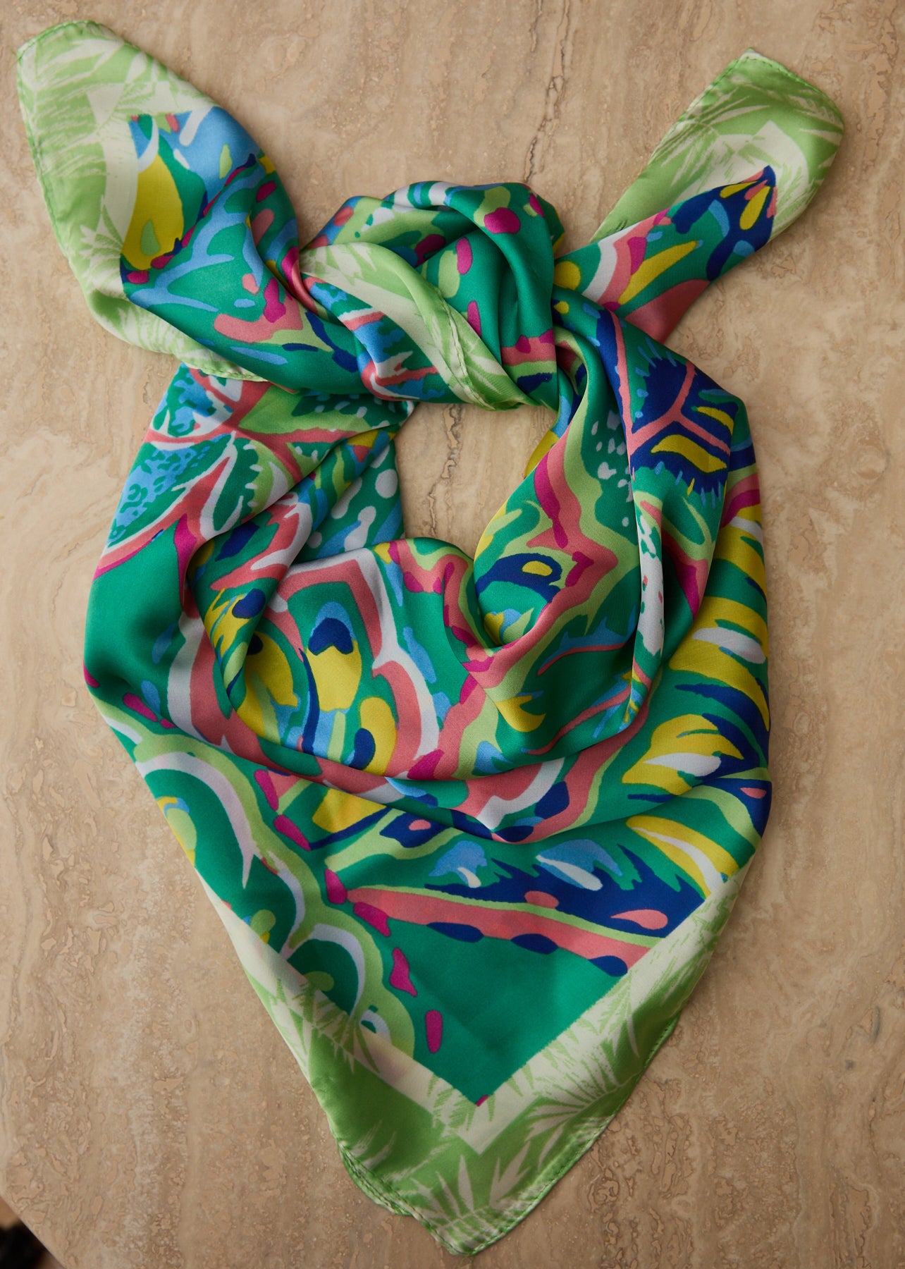 Motus_Boutique_Printemps_Foulard_Gladys_Imprimé_Fond_Vert_3